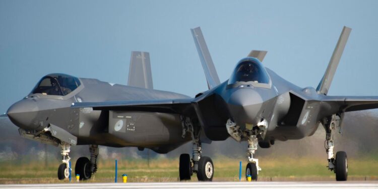 F-35 στην Ελλάδα: 14 ιπτάμενοι και γραφείο της ΠΑ στις ΗΠΑ με ταυτόχρονη έναρξη των έργων στην Ανδραβίδα το 2027