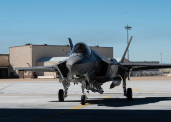 Frankenjet: Έτοιμο το stealth μαχητικό που συναρμολογήθηκε από δύο μη επιχειρησιακά F-35 [vid]