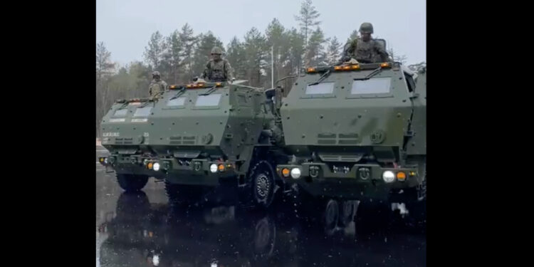 HIMARS: Η Εσθονία έγινε η πρώτη χώρα της Βαλτικής που παρέλαβε 6 πυραυλικά συστήματα από τις ΗΠΑ [pics, vids]