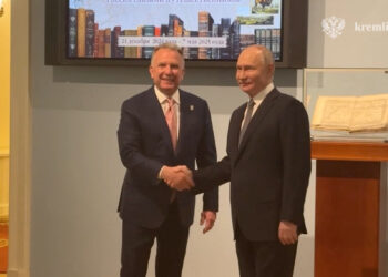 «Στάζει μέλι» για τον Πούτιν ο απεσταλμένος του Τραμπ – Τον «γειώνει» ο Λαβρόφ