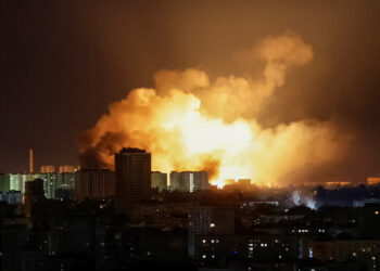 Κίεβο: Μαζική ρωσική επίθεση με πυραύλους και UAV – Τουλάχιστον 14 τραυματίες [pics]