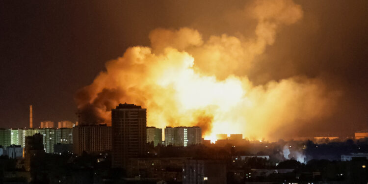 Κίεβο: Μαζική ρωσική επίθεση με πυραύλους και UAV – Τουλάχιστον 14 τραυματίες [pics]