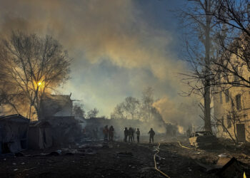 Ουκρανία: Φάρσα η τριήμερη «εκεχειρία» του Πούτιν για την «Ημέρα της Νίκης» – Εκατοντάδες οι επιθέσεις