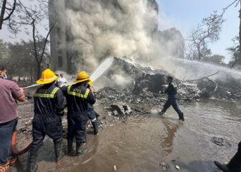 Air India: Η στιγμή που το Boeing 787-8 Dreamliner συντρίβεται στο Αχμενταμπάντ [vids]
