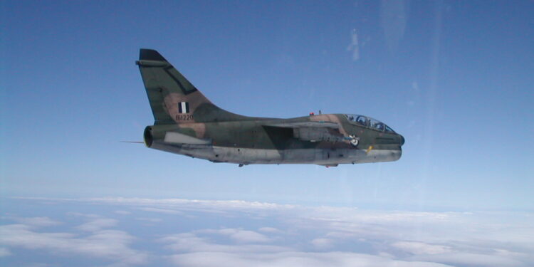 Πιλότος βομβαρδιστικού: Ένας πρώην εκπαιδευτής A-7 H CORSAIR II εξηγεί τις συνθήκες και τις δυσκολίες της αποστολής