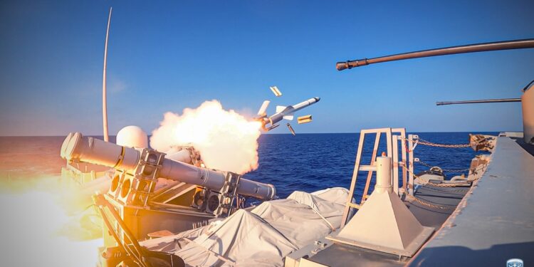 Πολεμικό Ναυτικό: «Στο φως» τα εντυπωσιακά πλάνα από τις εκπαιδευτικές βολές κατευθυνομένων βλημάτων