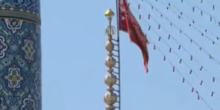 Ιράν - κόκκινη σημαία εκδίκησης