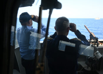 Δένδιας: Το Πολεμικό Ναυτικό έχει μπει στη νέα εποχή – Εκπαιδευτικές βολές κατευθυνόμενων βλημάτων υπό το βλέμμα του ΥΕΘΑ [pics, vid]