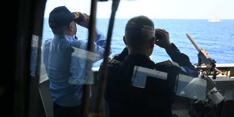 Δένδιας: Το Πολεμικό Ναυτικό έχει μπει στη νέα εποχή – Εκπαιδευτικές βολές κατευθυνόμενων βλημάτων υπό το βλέμμα του ΥΕΘΑ [pics, vid]