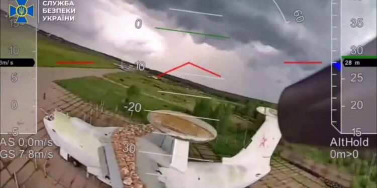 Αξιωματούχος NATO: «Πολύ επιτυχής» η επιχείρηση της SBU εναντίον των ρωσικών αεροδρομίων