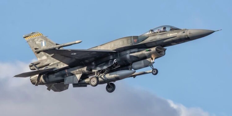 Σε ρυθμούς F-16 Viper η «ραχοκοκαλιά» της Πολεμικής Αεροπορίας – Στα μισά της διαδρομής οι «Οχιές»