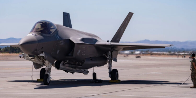 B61-12: Οι ΗΠΑ ανέπτυξαν τακτικά πυρηνικά όπλα στην Βρετανία για πρώτη φορά από το 2008