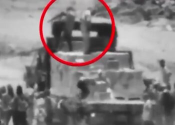 IDF: Στη δημοσιότητα βίντεο που φέρεται να δείχνει λεηλασία της ανθρωπιστικής βοήθειας από την Χαμάς