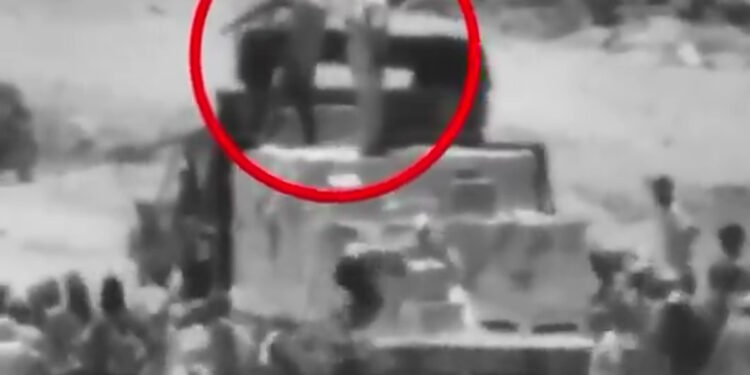 IDF: Στη δημοσιότητα βίντεο που φέρεται να δείχνει λεηλασία της ανθρωπιστικής βοήθειας από την Χαμάς