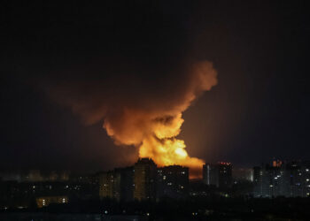 Κίεβο: Τουλάχιστον 23 τραυματίες από νέο μπαράζ επιδρομών με drones και πυραύλους