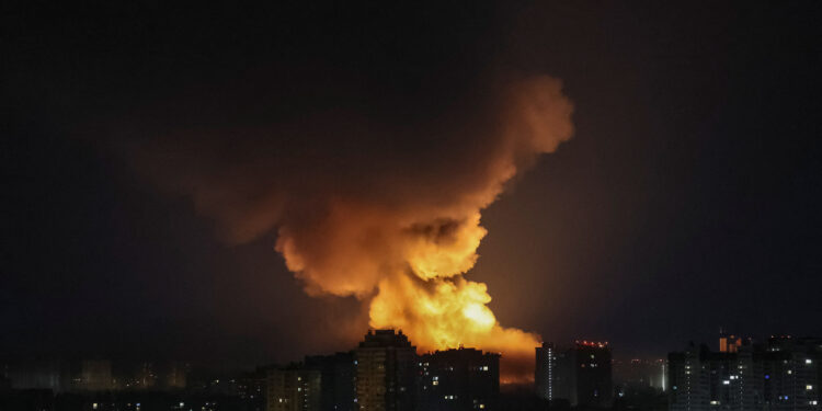 Κίεβο: Τουλάχιστον 23 τραυματίες από νέο μπαράζ επιδρομών με drones και πυραύλους