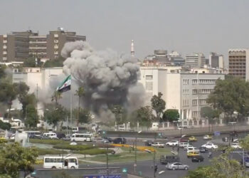 Συρία: Δεύτερο πλήγμα του Ισραήλ στο αρχηγείο του στρατού στη Δαμασκό – «Προειδοποιητικό χτύπημα» και στο προεδρικό παλάτι [vids]