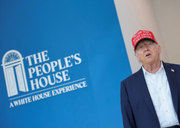 Τραμπ: «Δεν θέλω να είμαι παρών στη συνάντηση Πούτιν και Ζελένσκι – Είναι σαν το λάδι με το ξύδι»