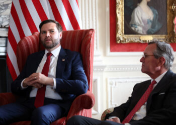 Τζέι Ντι Βανς: Οι ΗΠΑ θέλουν να «προγραμματίσουν» μια συνάντηση Τραμπ – Πούτιν – Ζελένσκι