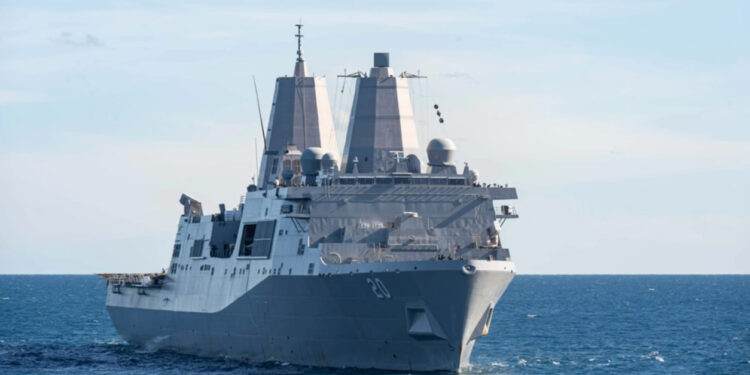 USS New Orleans: Πυρκαγιά σε αμφίβιο πλοίο του αμερικανικού ΠΝ στα ανοιχτά της Ιαπωνίας [vids]