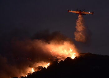 Canadair: «Τα μαχητικά της φωτιάς» – Η μάχη ιπτάμενων και τεχνικών στα πυροσβεστικά αεροσκάφη