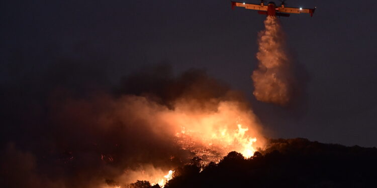Canadair: «Τα μαχητικά της φωτιάς» – Η μάχη ιπτάμενων και τεχνικών στα πυροσβεστικά αεροσκάφη