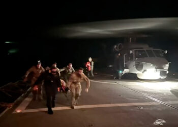 Επιχείρηση «ΑΣΠΙΔΕΣ»: Ελληνική και γαλλική φρεγάτα διέσωσαν το πλήρωμα του ολλανδικού πλοίου που χτυπήθηκε από πύραυλο των Χούθι [vid]