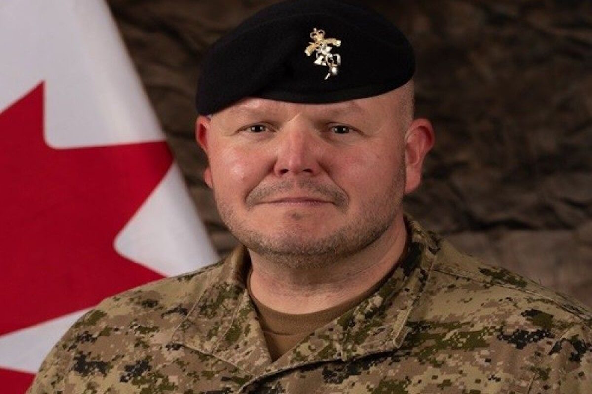 στρατιώτης