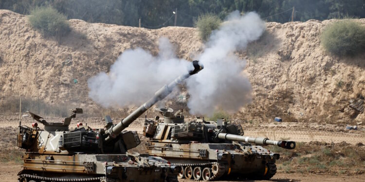 Το Ισραήλ προώθησε τεθωρακισμένες δυνάμεις μέσα στην πόλη της Γάζας – Η Χαμάς έχασε επαφή με δύο ομήρους