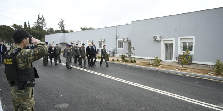 στρατόπεδα