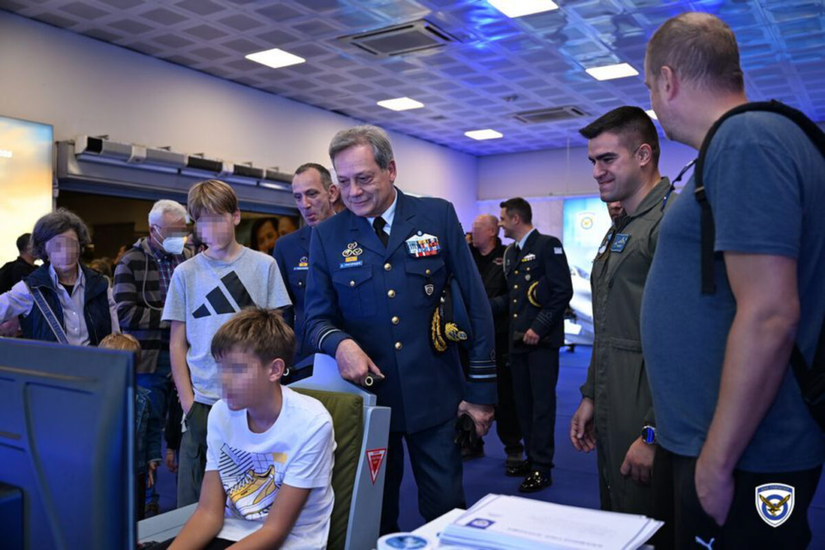 Αρχηγός ΓΕΑ - Σύνταγμα