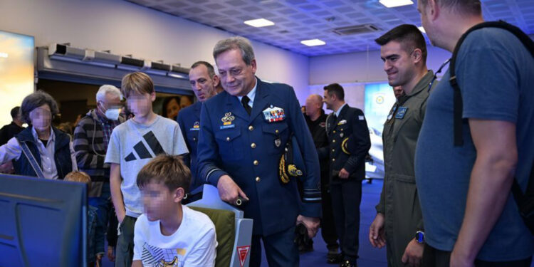 Αρχηγός ΓΕΑ - Σύνταγμα