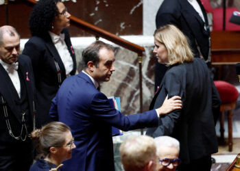 Γαλλία: H Εθνοσυνέλευση απέρριψε σήμερα τις δύο πρότασεις μομφής κατά της κυβέρνησης Λεκορνί