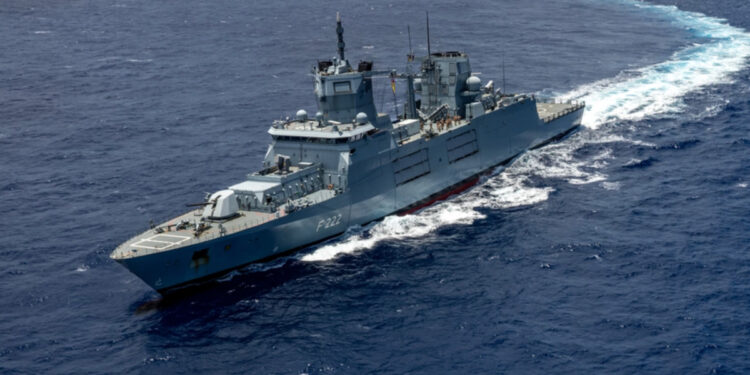 IRIS-T SLM «τώρα και στην θάλασσα»: Πρώτη εκτόξευση από γερμανική φρεγάτα σε άσκηση