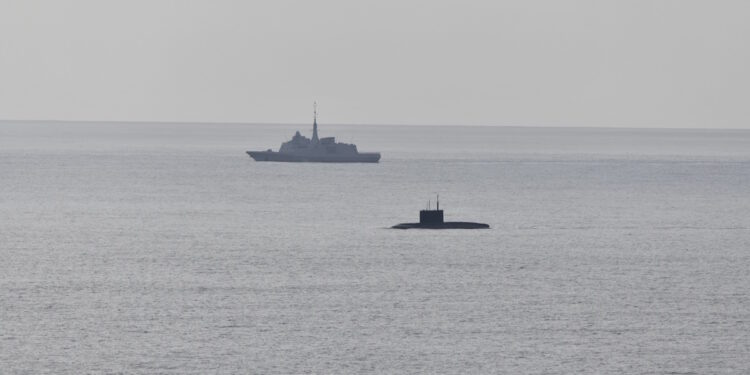 Novorossiysk: Το ρωσικό υποβρύχιο εντοπίστηκε κοντά στη Γαλλία – «Δεν έχει τεχνικά προβλήματα, αναδύθηκε νόμιμα» λέει η Μόσχα [pic]