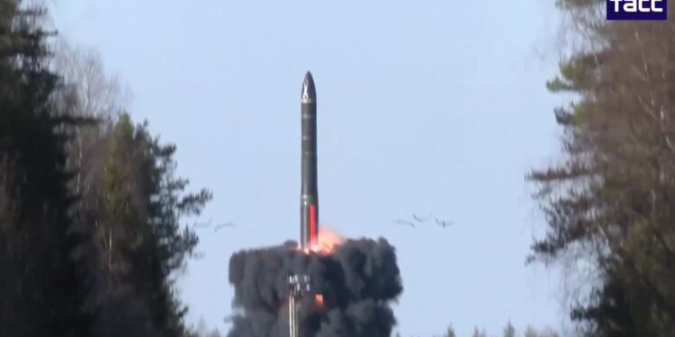 Πούτιν - εκτόξευση Yars