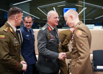 Ο Αρχηγός ΓΕΕΘΑ στη σύνοδο της Στρατιωτικής Επιτροπής της ΕΕ – Συναντήθηκε με τον Γάλλο ομόλογό του [pics]