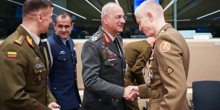 Ο Αρχηγός ΓΕΕΘΑ στη σύνοδο της Στρατιωτικής Επιτροπής της ΕΕ – Συναντήθηκε με τον Γάλλο ομόλογό του [pics]