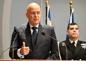 Δένδιας: Στόχος η ελληνική συμμετοχή 25% και μεταφορά τεχνογνωσίας στα εξοπλιστικά – «Τρέχει» η παραγωγή του «Κένταυρος»