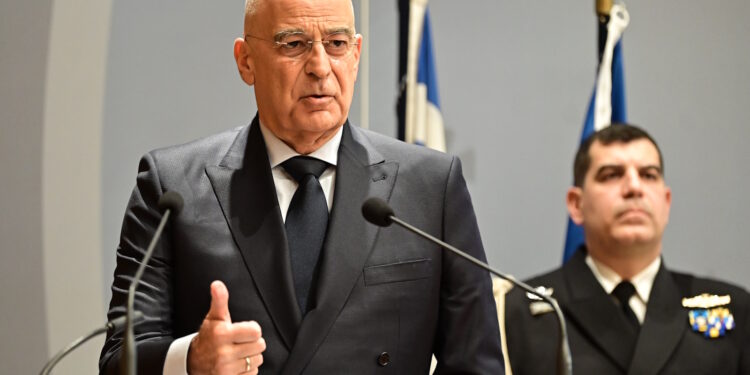 Δένδιας: Στόχος η ελληνική συμμετοχή 25% και μεταφορά τεχνογνωσίας στα εξοπλιστικά – «Τρέχει» η παραγωγή του «Κένταυρος»