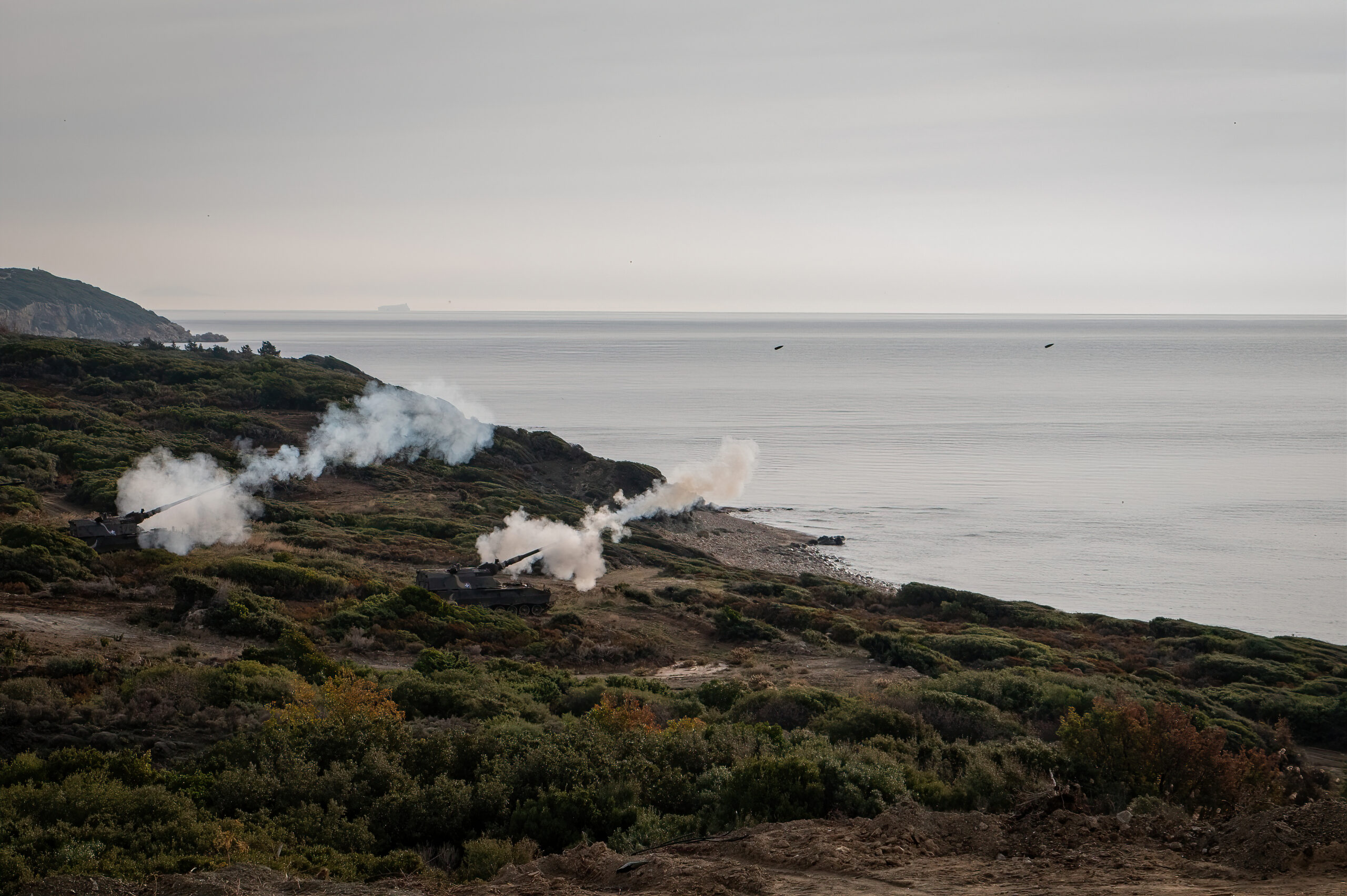 βολές πυροβολικού