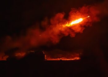 βολές πυροβολικού