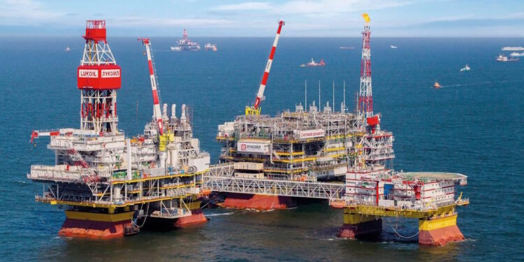 Κασπία: Η Ουκρανία φέρεται να έπληξε για πρώτη φορά ρωσική πλατφόρμα εξόρυξης πετρελαίου και αερίου της Lukoil