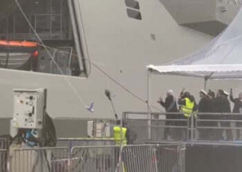 Φρεγάτα «Κίμων»: Η στιγμή της ονοματοδοσίας από τον ανάδοχο υποναύαρχο επί τιμή, Πάνο Λασκαρίδη [vid]