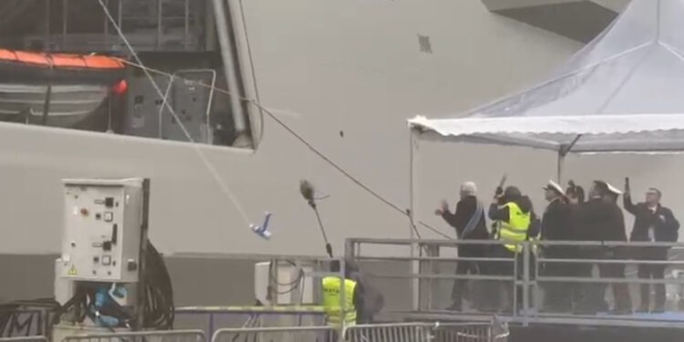 Φρεγάτα «Κίμων»: Η στιγμή της ονοματοδοσίας από τον ανάδοχο υποναύαρχο επί τιμή, Πάνο Λασκαρίδη [vid]