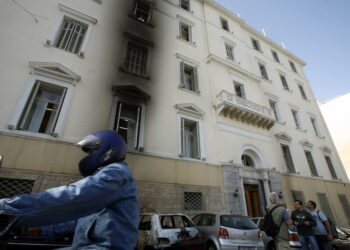 ΥΠΕΘΑ: Κωμικές οι αναφορές περί πώλησης του κτιρίου του Πολεμικού Ναυτικού