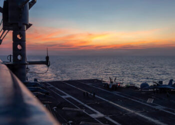 Χούθι - USS Abraham Lincoln