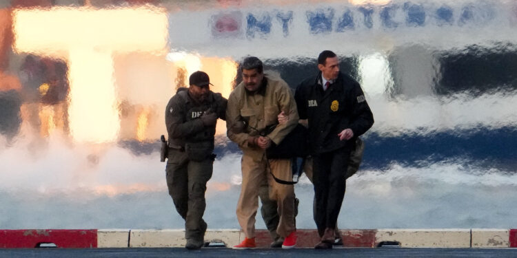 Νικολάς Μαδούρο: Με χειροπέδες και στολή φυλακισμένου μεταφέρθηκε σε δικαστήριο της Νέας Υόρκης [pics, vid]