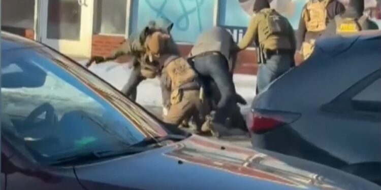 ΗΠΑ: Πράκτορες της ICE πυροβόλησαν και σκότωσαν έναν άνδρα στη Μινεάπολη [vid]