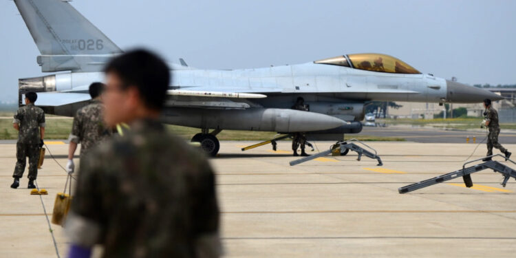 F-16: Συνετρίβη μαχητικό αεροσκάφος της Νότιας Κορέας – Διασώθηκε ο πιλότος